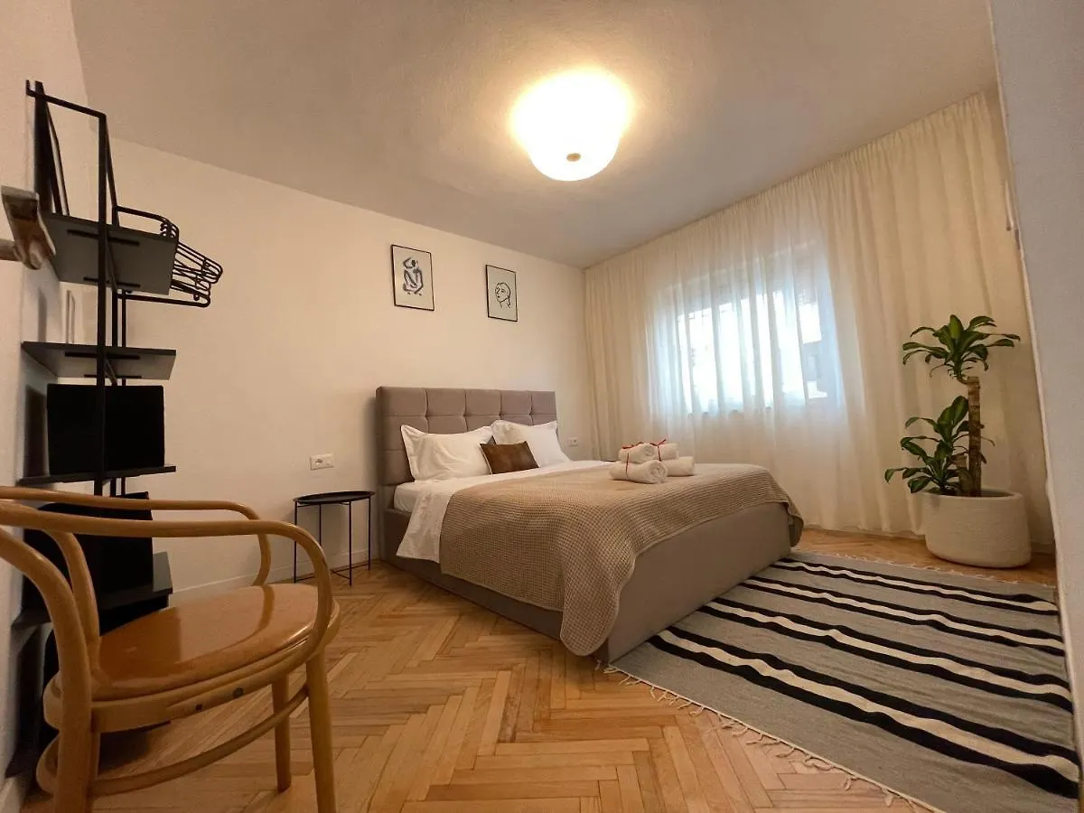 Myslym Shyri'S Apartments 地拉那