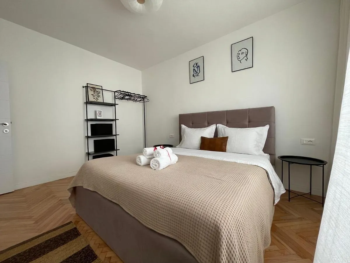 Myslym Shyri'S Apartments 地拉那 阿尔巴尼亚