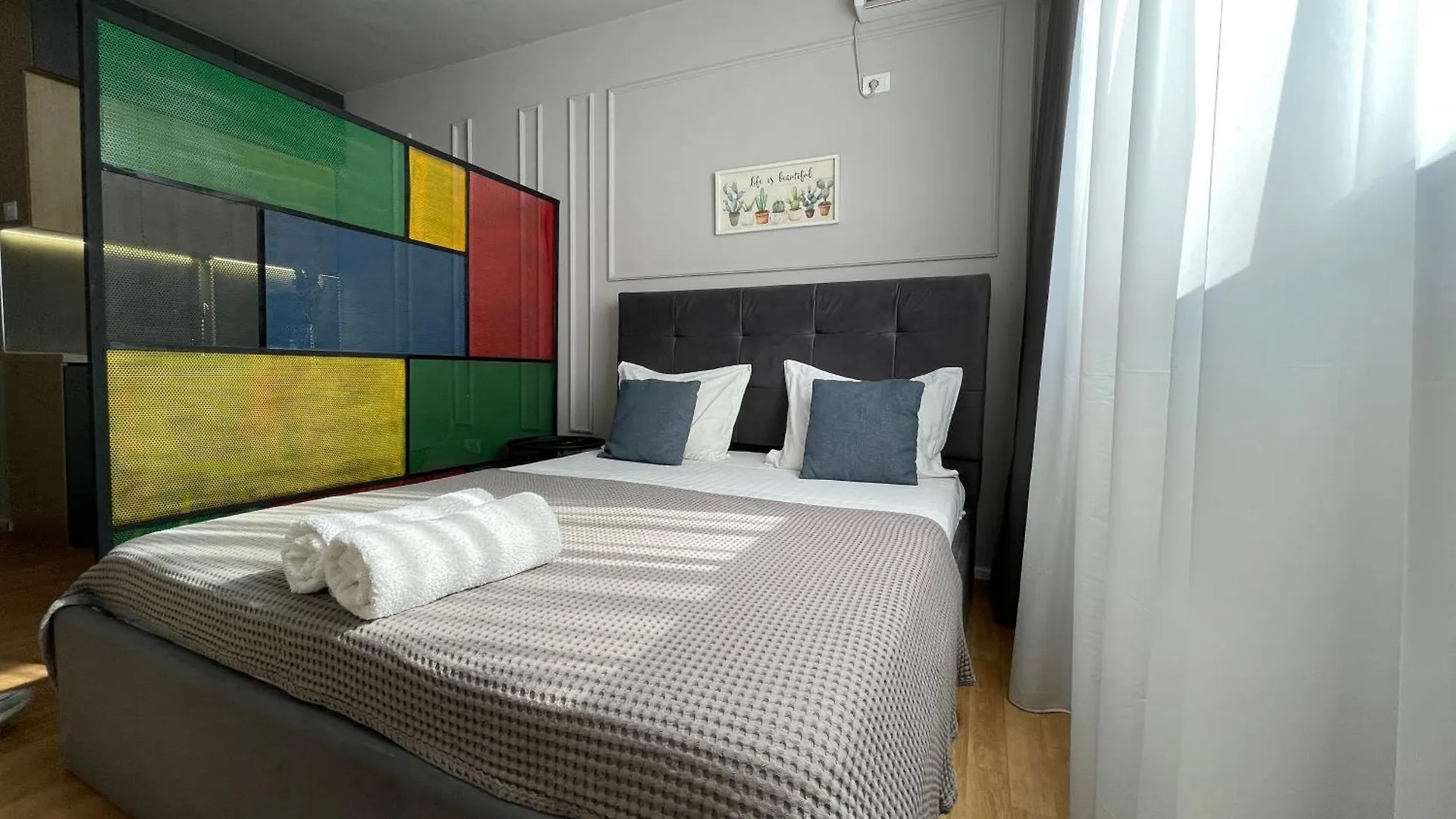 公寓式酒店 Myslym Shyri'S Apartments 地拉那